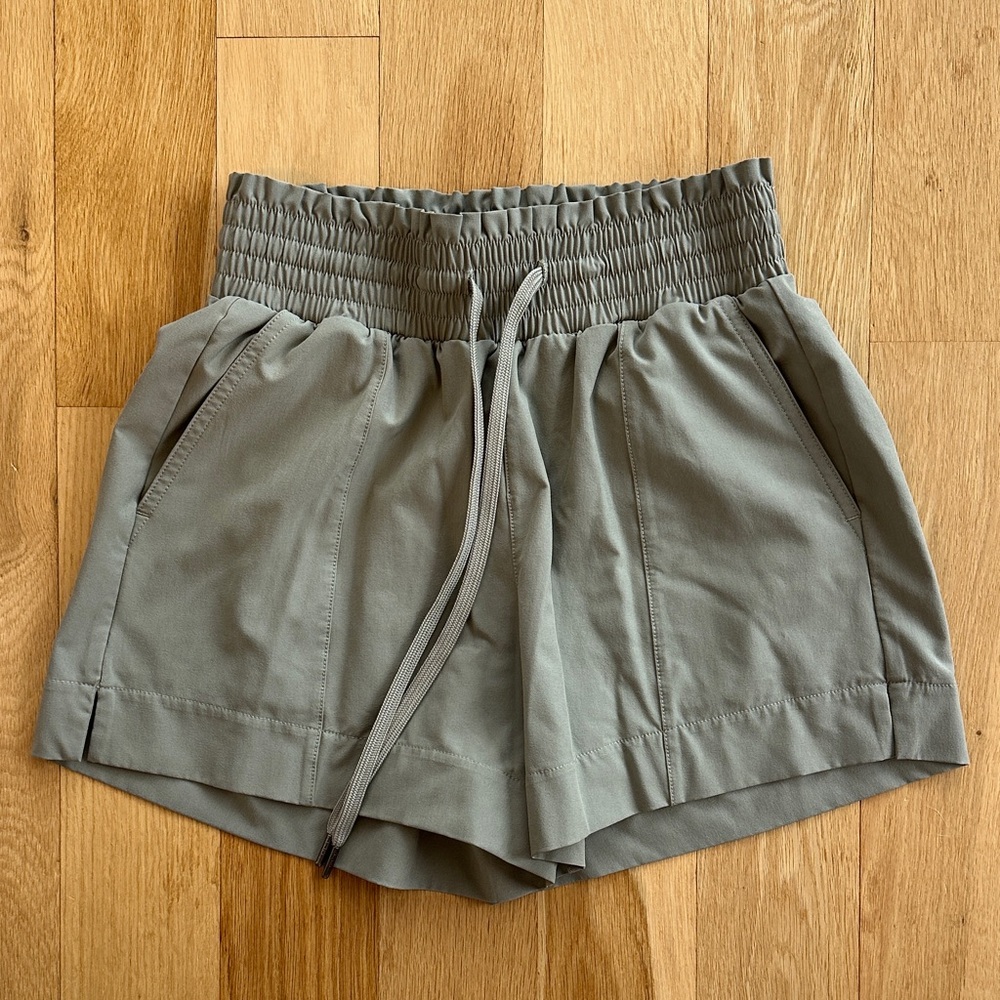 Abercrombie & Fitch Traveler - High Waist Olive Shorts